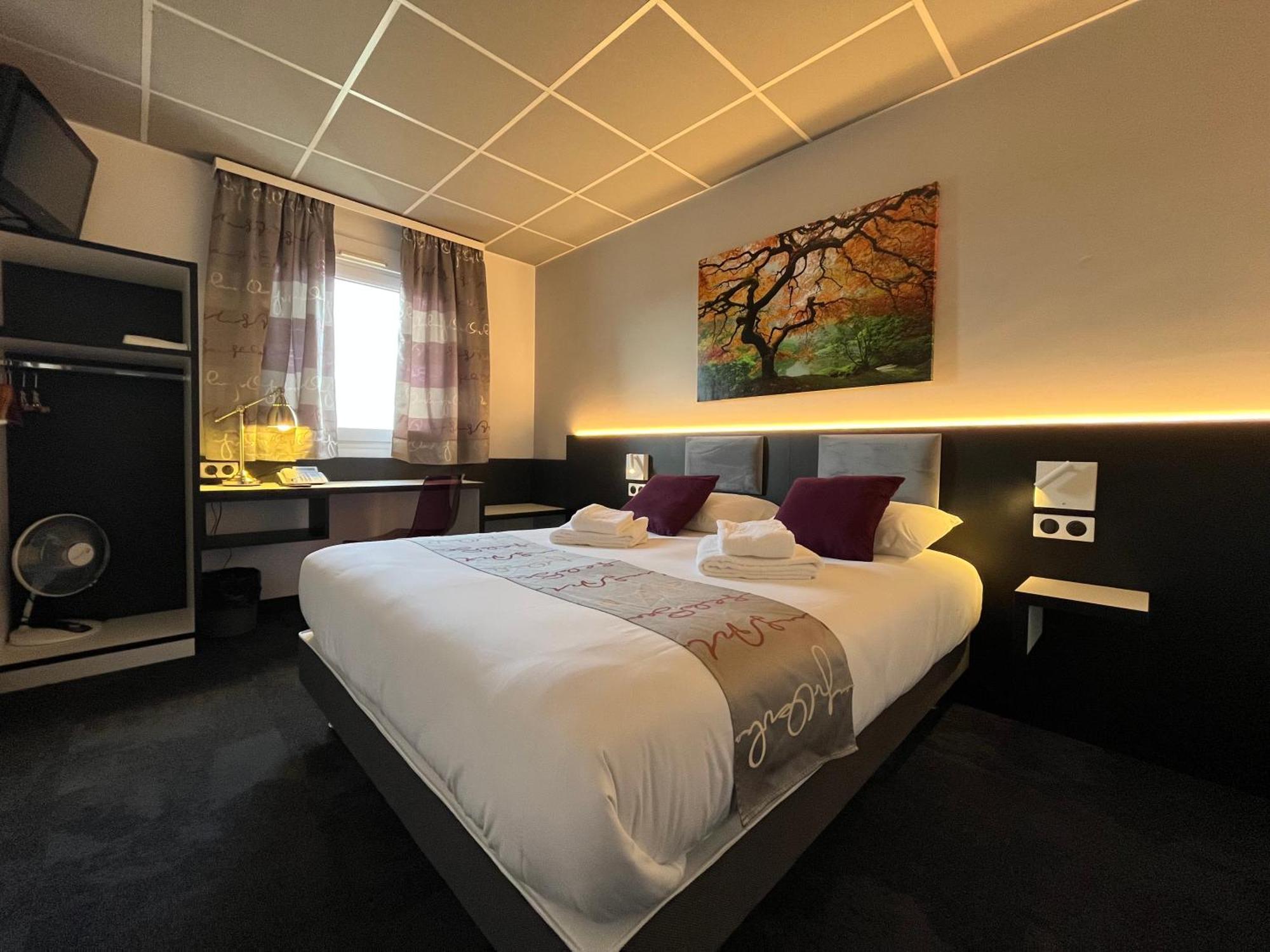 Brit Hotel Le Везуль Экстерьер фото