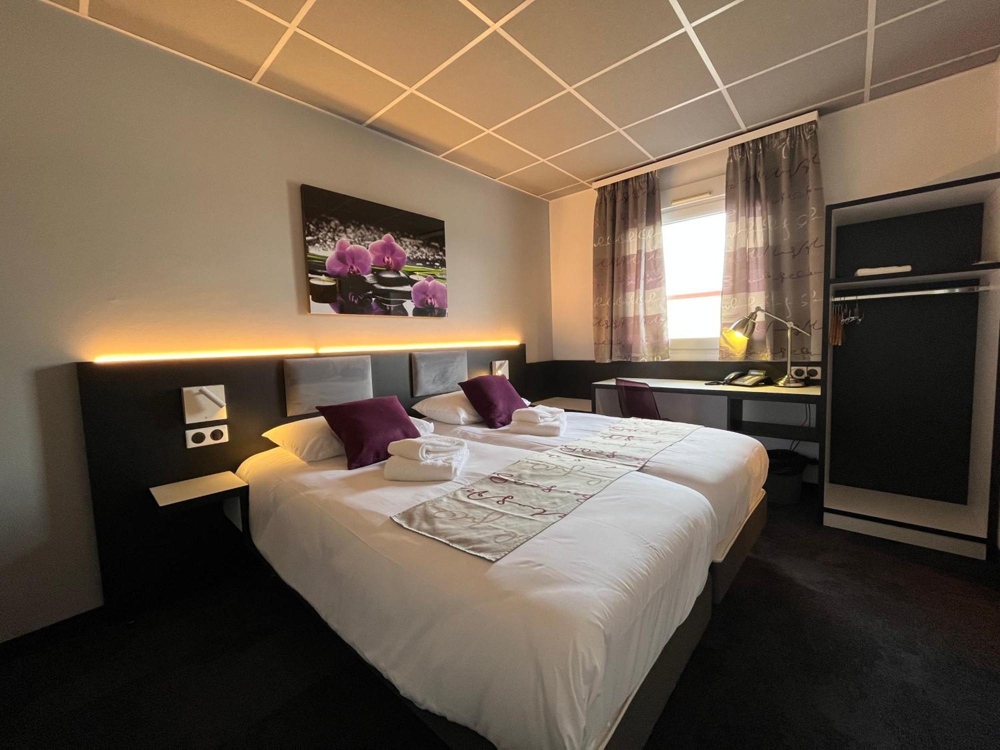 Brit Hotel Le Везуль Экстерьер фото