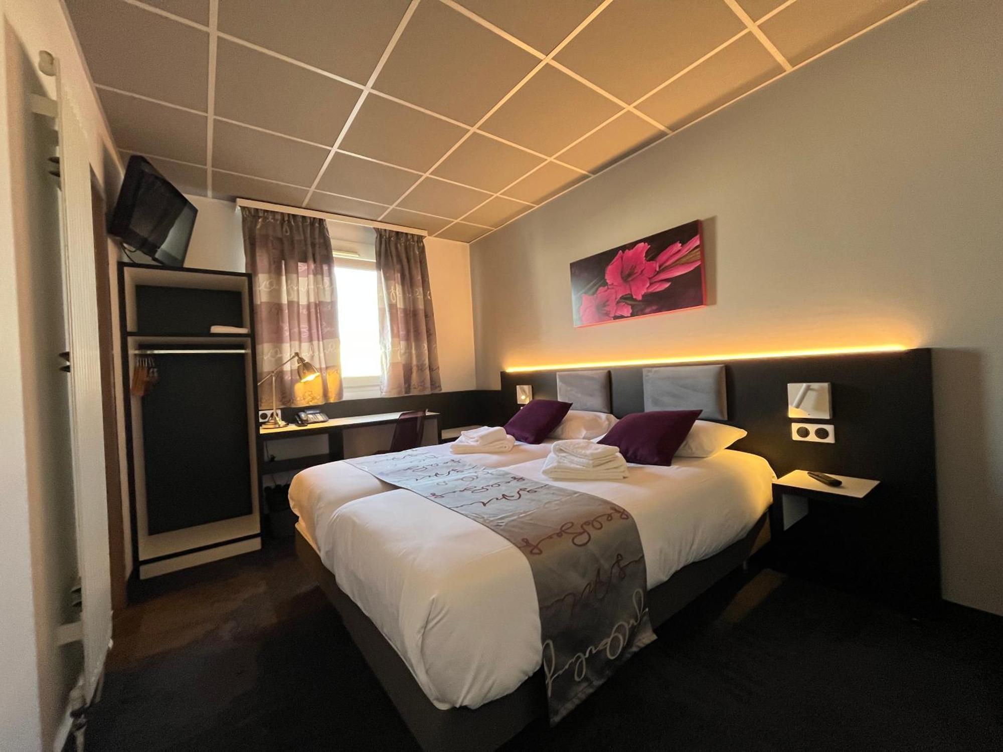 Brit Hotel Le Везуль Экстерьер фото